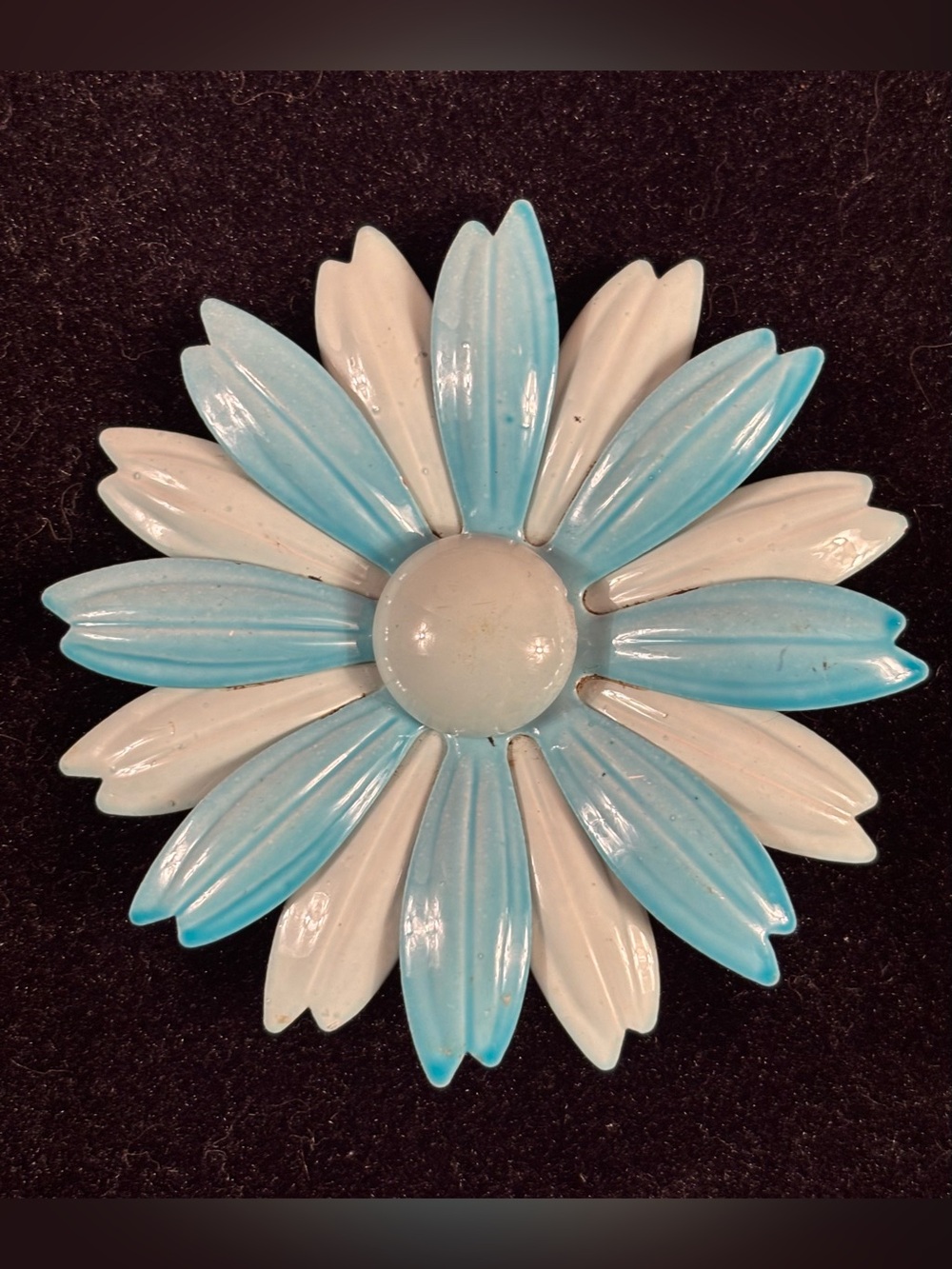 Blue and White Daisy Wall Decor Accent